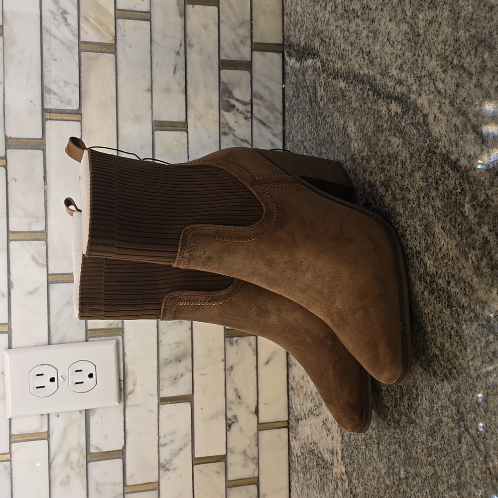 Universal Thread Heeled‎ Booties "Kinley"